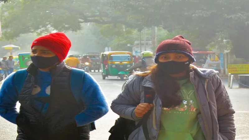 मुरादाबाद : गलन भरी ठंड में दोपहर में खिली हल्की धूप, सता रही शीतलहर