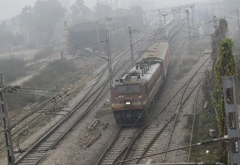 रामपुर: घने कोहरे के चलते लंबी दूरी की ट्रेन गुवाहाटी-लालगढ़ रद्द