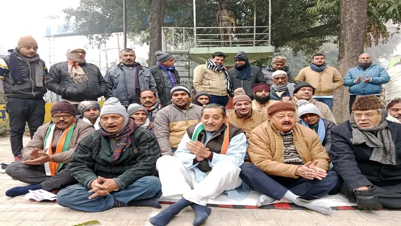 मुरादाबाद: अयोध्या में कांग्रेस के झंडे के अपमान के विरोध में कांग्रेसियों ने उपवास रखा