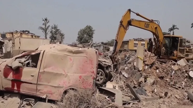 नाइजीरिया में भीषण विस्फोट में तीन लोगों की मौत, 77 घायल...मलबे के नीचे लोग 