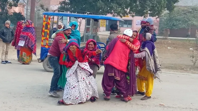 संभल : वाहन की टक्कर से बाइक सवार पिता की मौत, पुत्री घायल