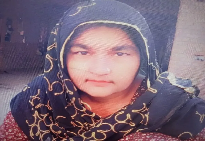 बिजनौर: सड़क किनारे मिला महिला का शव, हत्या की आशंका