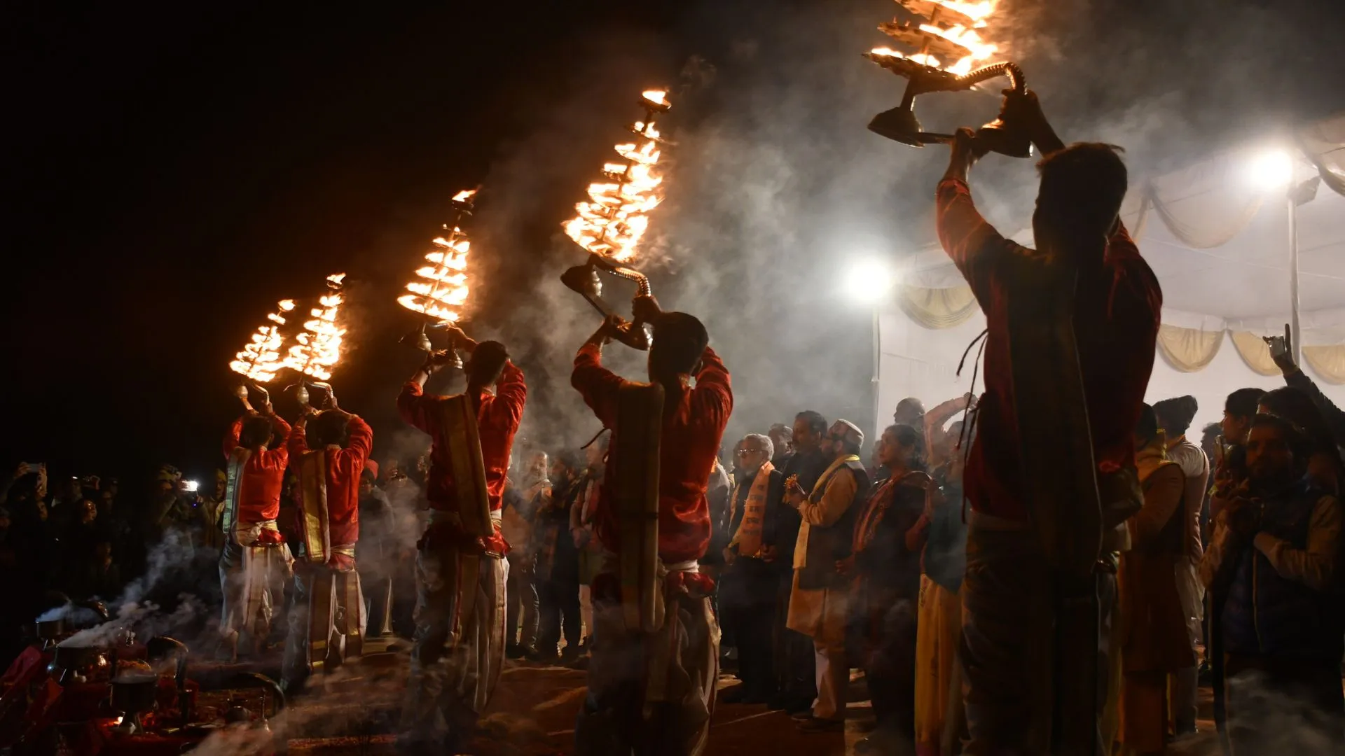 रामगंगा चौबारी घाट : गंगा आरती के दौरान दिखा अलौकिक नजारा