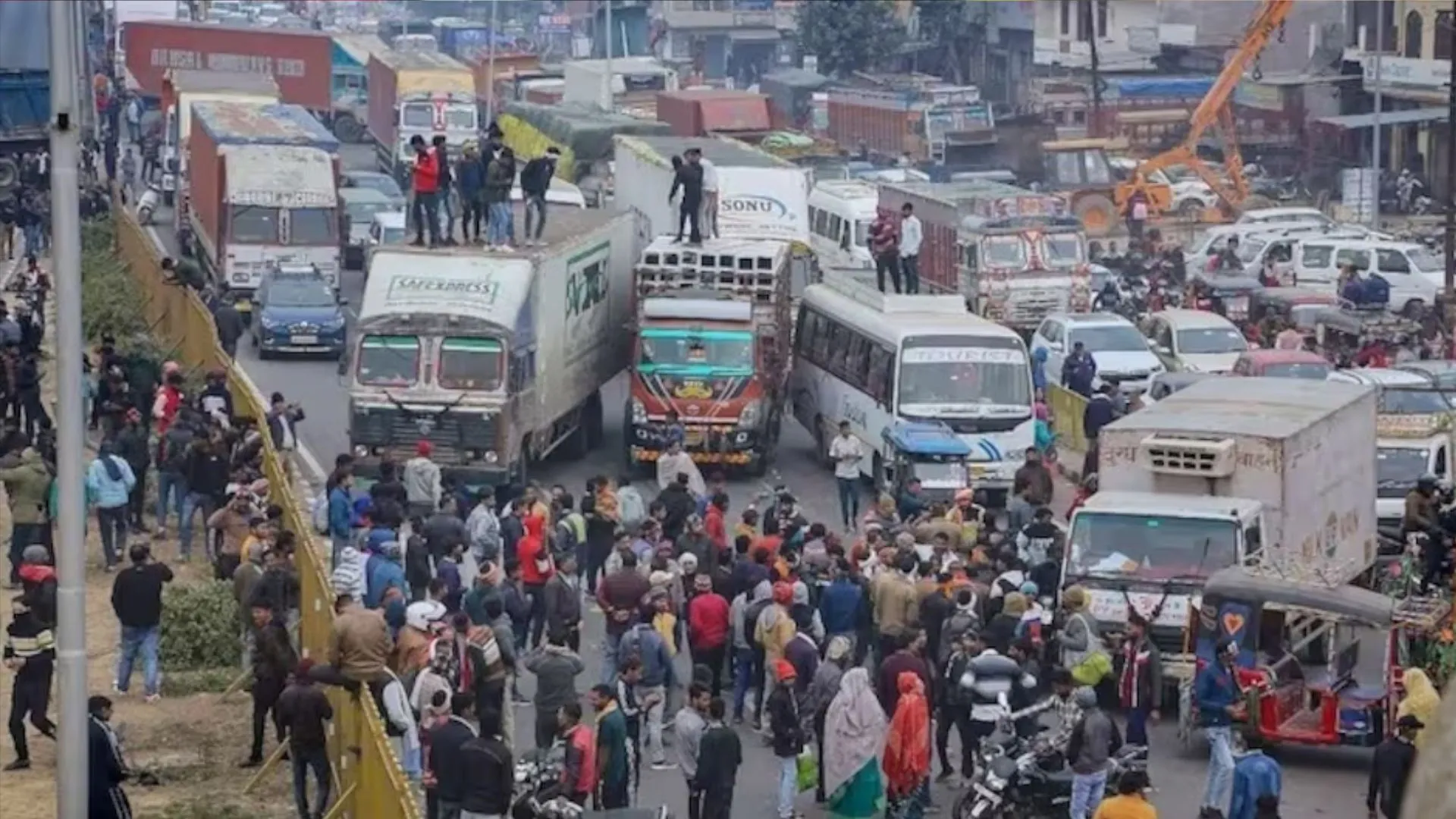 हिट एंड रन कानून: ट्रांसपोर्टरों और सरकार के बीच बैठक खत्म, संगठन ने ड्राइवरों से हड़ताल वापस लेने को कहा