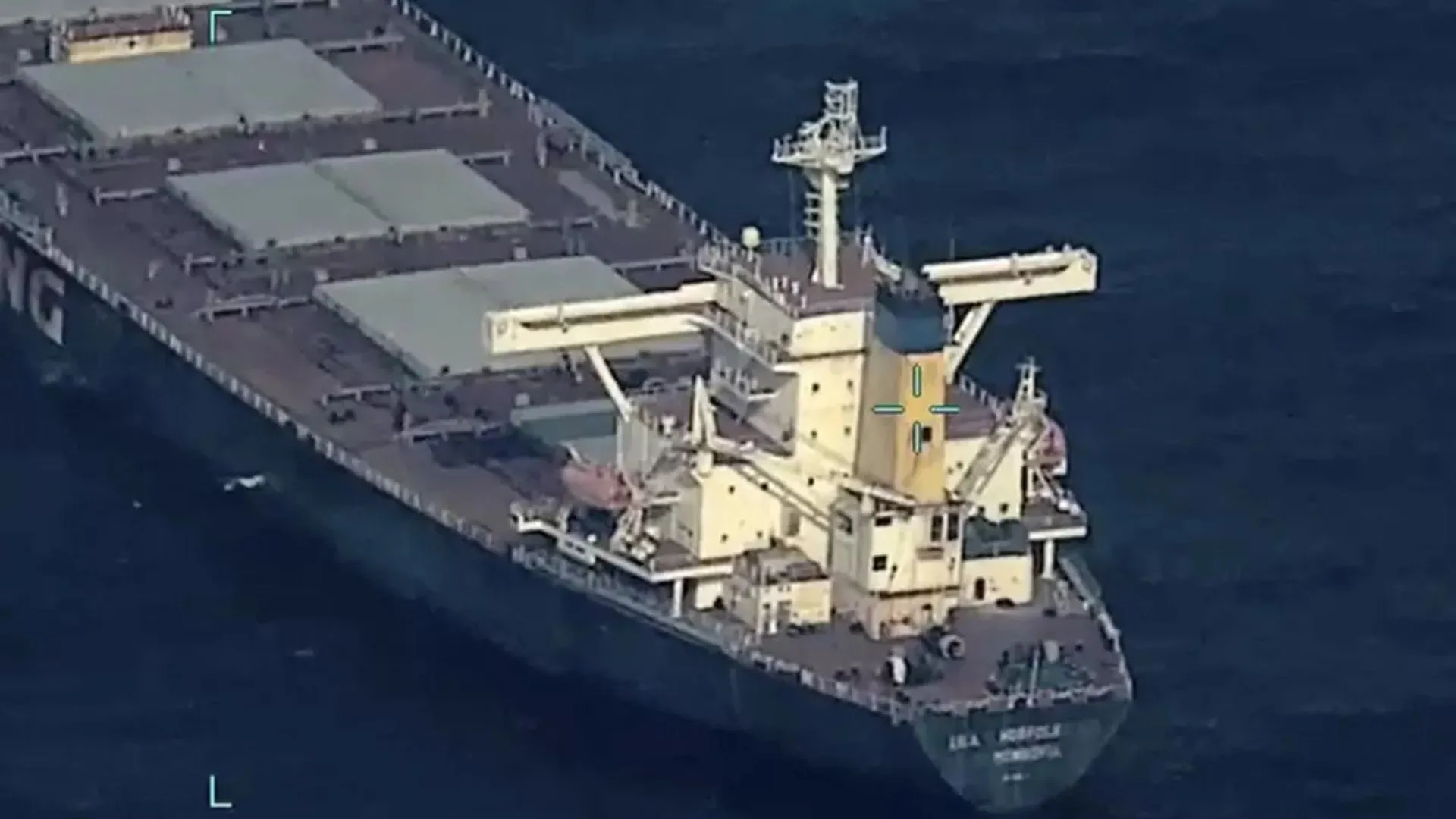 नौसेना ने अपहृत वाणिज्यिक जहाज में सवार चालक दल के सभी 21 सदस्यों को बचाया 