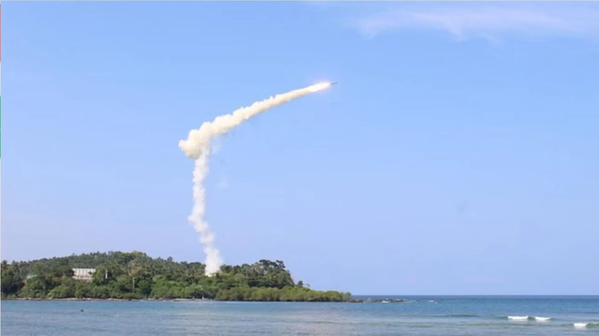 भारत ने नई पीढ़ी की ‘आकाश’ मिसाइल का किया सफल परीक्षण, रक्षा मंत्री ने दी बधाई 