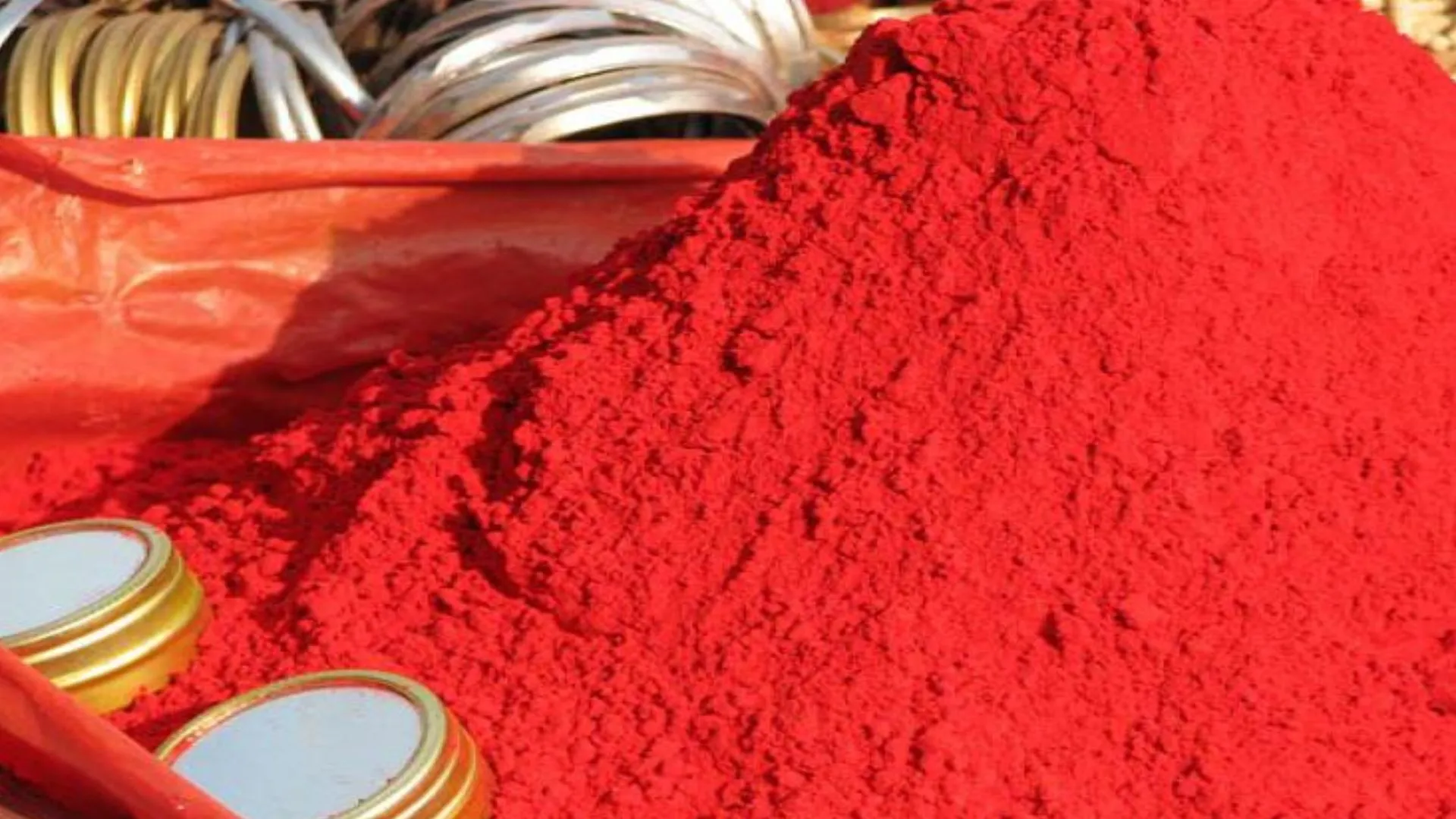 बदायूं: लेड ऑक्साइड और सिंथेटिक डाई से बने सिंदूर से जाती है जान, चिकित्सकों ने सुलाझाई मौत की गुत्थी