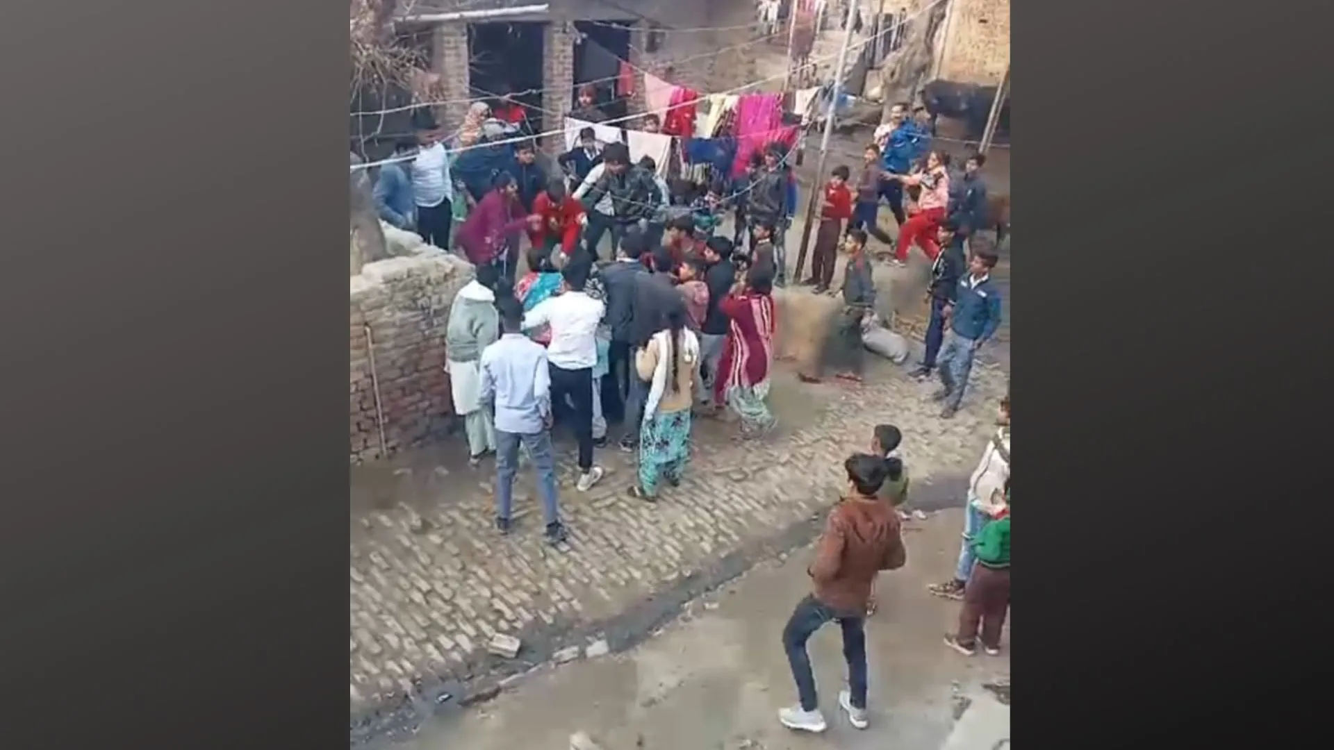 बदायूं: गणतंत्र दिवस पर दो संप्रदाय के लोगों में मारपीट, वीडियो वायरल