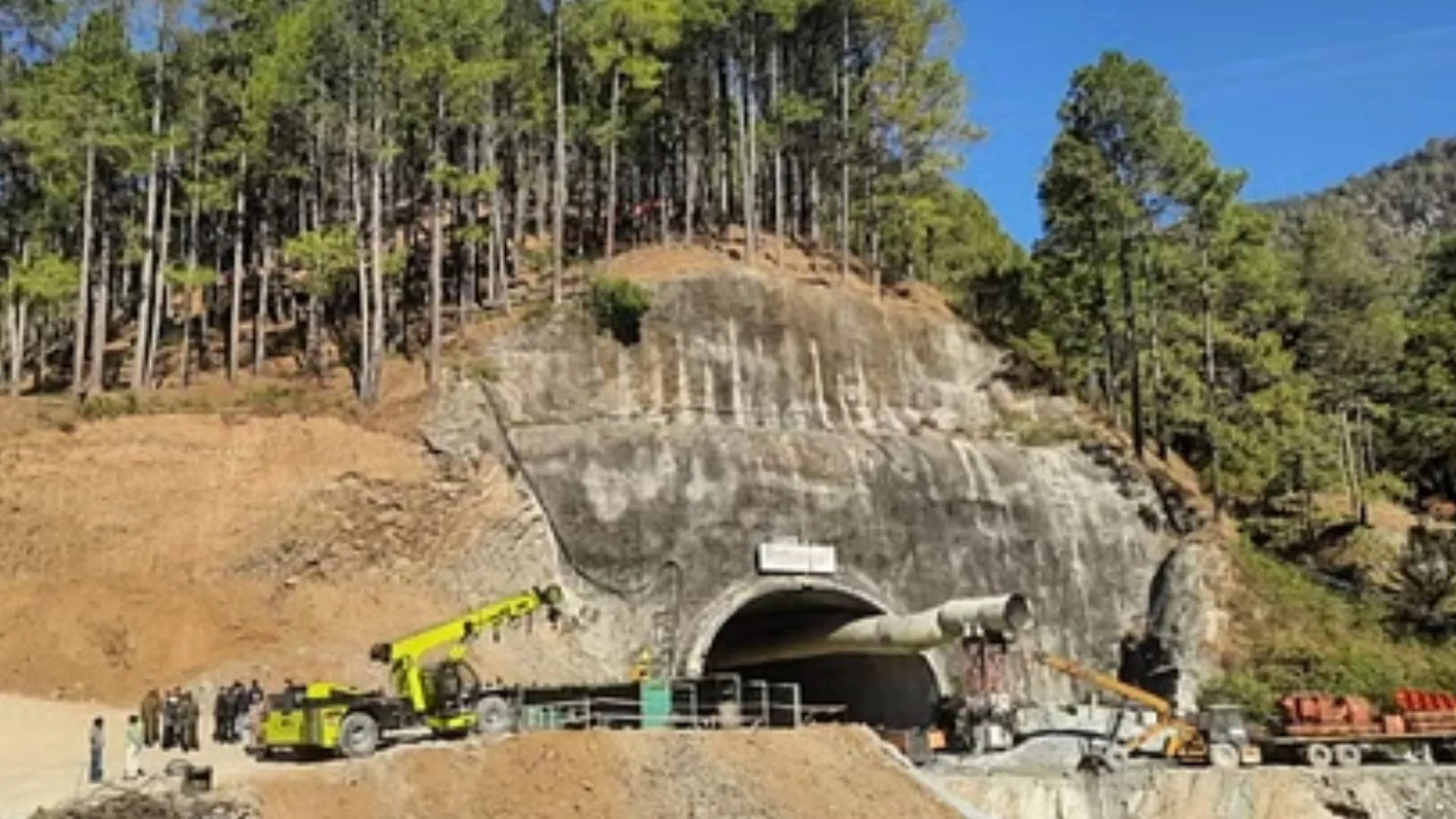 उत्तरकाशी जिले की सिलक्यारा सुरंग में काम फिर शुरू, पिछले साल हादसे के बाद रोक दिया था काम