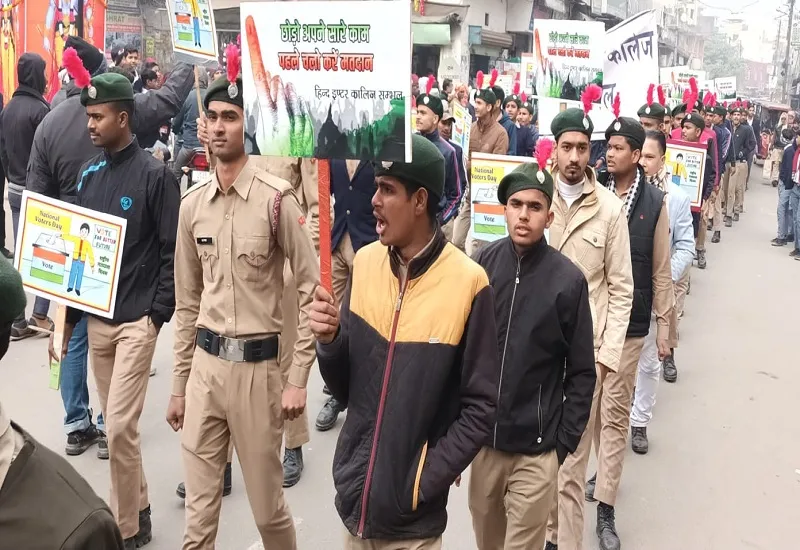 संभल: छात्र छात्राओं ने रैलियां निकालकर जगाई मतदान की जगाई अलख