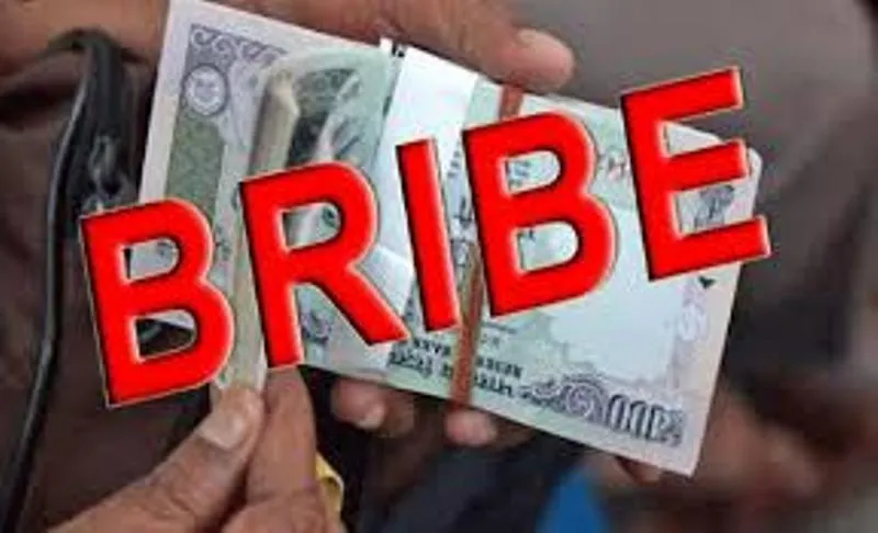 हल्द्वानी: आरपीएफ के चौकी प्रभारी को टैक्सी चालक से दो हजार रुपये की रिश्वत लेते किया रंगेहाथ कारोबार
