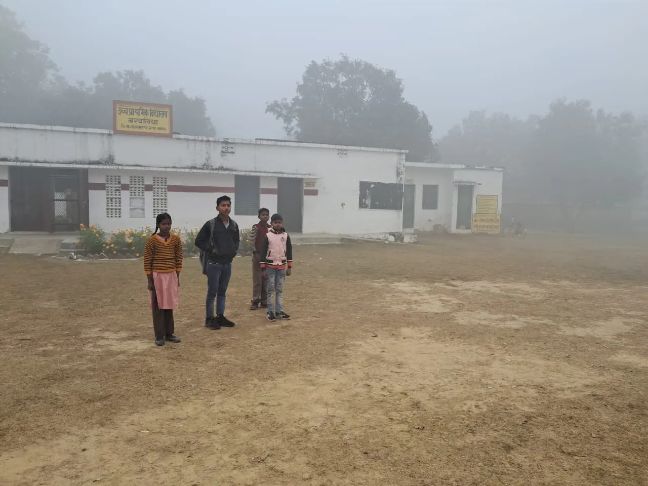 यूपी में कड़ाके की ठंड, लखनऊ में आज खुले विद्यालय, अगले तीन दिनों का अलर्ट जारी