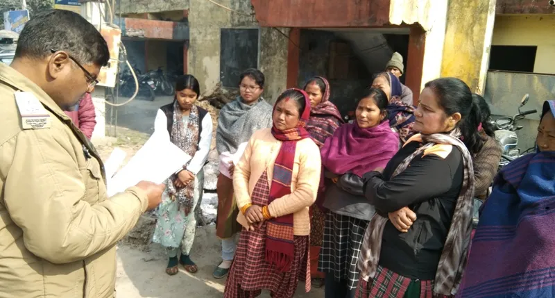 खटीमा: युवती की फर्जी आईडी बनाकर अश्लील बातें और फोटो वायरल का आरोप, कोतवाली पहुंची महिलाएं