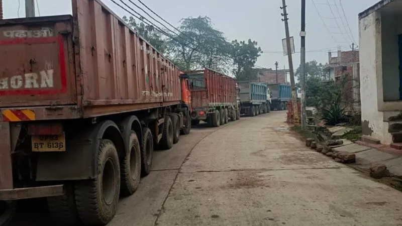 Auraiya News: ट्रक का टूटा एक्सल... 10 घंटे तक लगा जाम, राहगीरों हुए परेशान