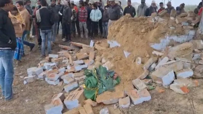 अयोध्या में श्री राम प्राणप्रतिष्ठा से पहले Kannauj में माहौल बिगाड़ने का प्रयास… अराजकतत्वों ने पठान शाहा बाबा की मजार में की तोड़फोड़