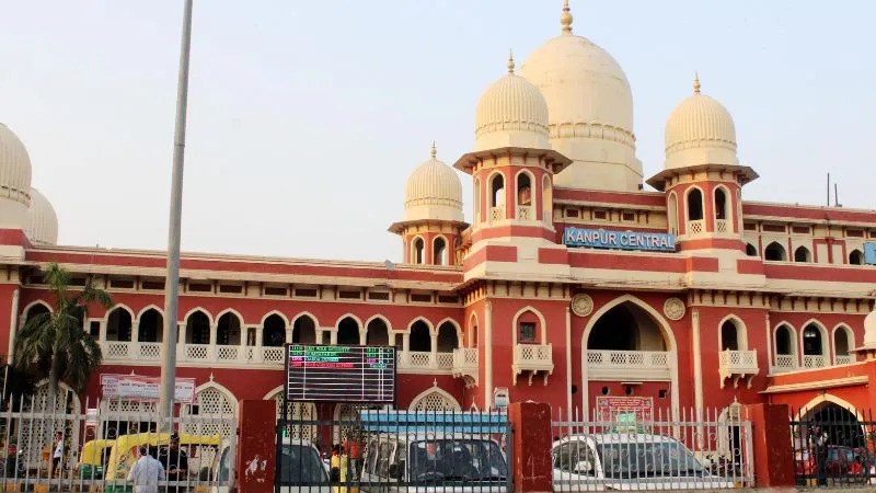 Ayodhya Ram Mandir: हाईअलर्ट पर सेंट्रल स्टेशन, आरपीएफ और जीआरपी ने ट्रेन से लेकर प्लेटफार्म पर की चेकिंग