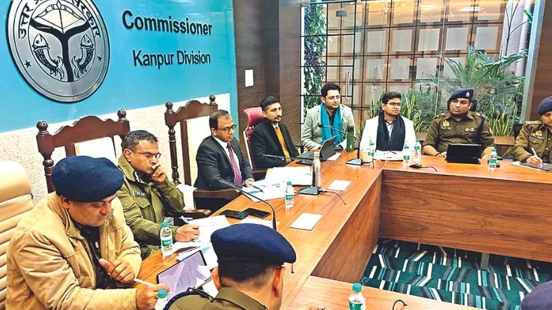 Kanpur: चौराहों पर बनेंगी स्लिप रोड और फ्री लेफ्ट टर्न, मंडलायुक्त और पुलिस कमिश्नर ने बदहाल यातायात सुधारने की कमान