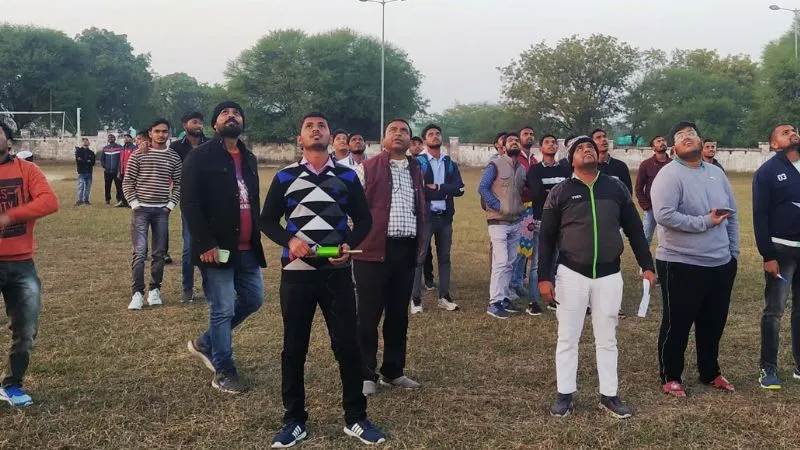 Banda News: पतंगबाजी में संजीव ने आशीष को हराकर बाजी मारी, कृषि विश्वविद्यालय में हुआ प्रतियोगिता का आयोजन