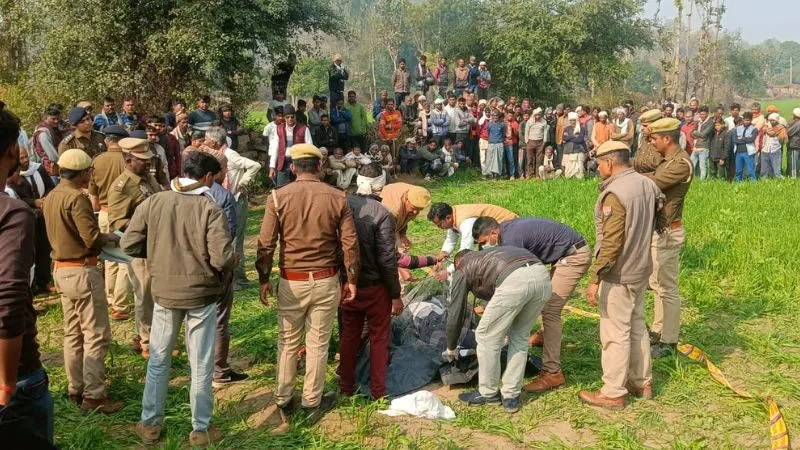 Chitrakoot News: वृद्ध की सिर पर धारदार हथियार से वार कर हत्या... रक्तरंजित शव देख परिजनों के उड़े होश