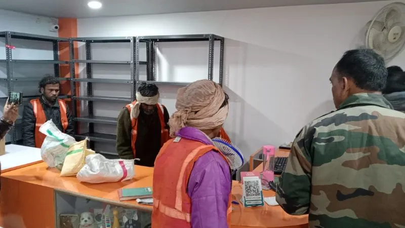 Kanpur News: KDA ने पतंजलि स्टोर कराया खाली, हंगामे की आशंका को देखते भारी पुलिस बल तैनात