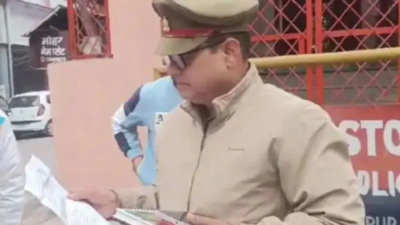 Kanpur News: राम जानकी मंदिर और देखरेख करने वाले भाजपा नेता को बम से उड़ाने की मिली धमकी... पुलिस-प्रशासन अलर्ट