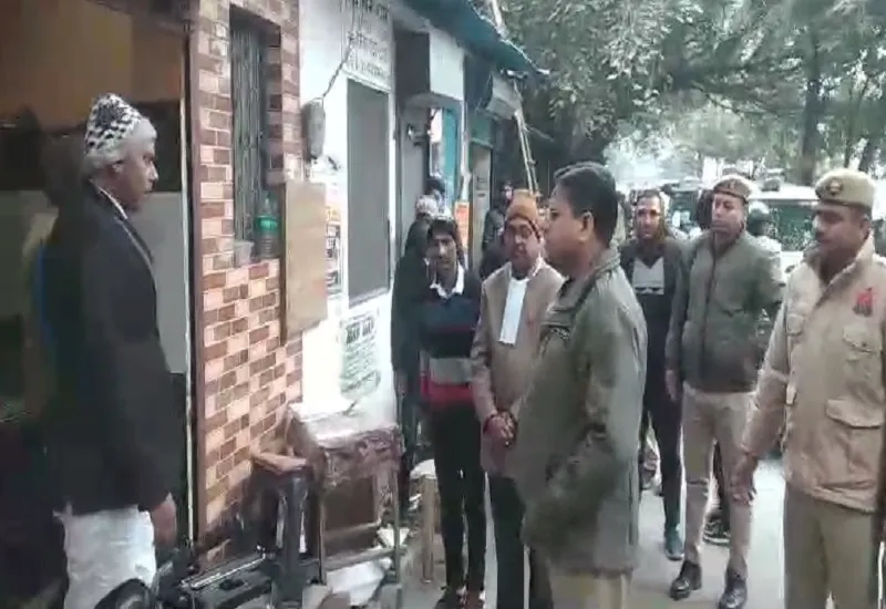 मुरादाबाद : कलेक्ट्रेट की सड़क पर जाम में फंसे एसएसपी तो आया गुस्सा, जानिए फिर क्या हुआ? Video Viral 