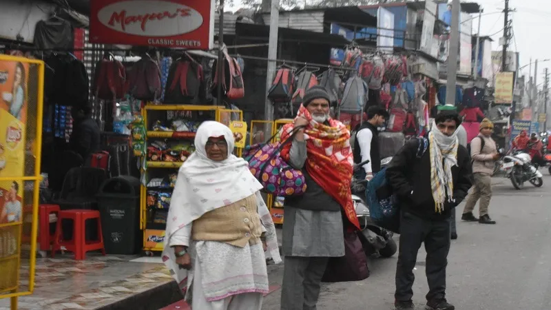 रामपुर: दोपहर बाद खिली धूप से लोगों को मिली राहत, अवध-असम रद