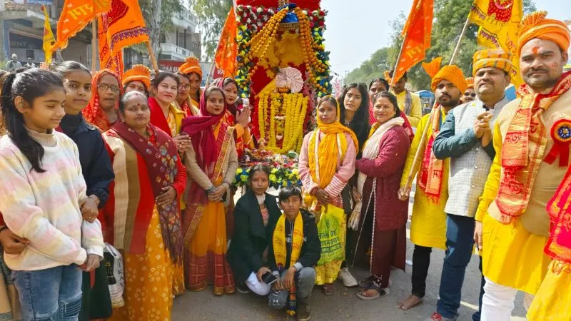 Ram Mandir: खाटू श्याम की शोभायात्रा पर पुष्पवर्षा, भक्त बोले- हमारे आराध्य श्री राम जी 500 वर्षों की प्रतीक्षा थी... आज पूरी हुई