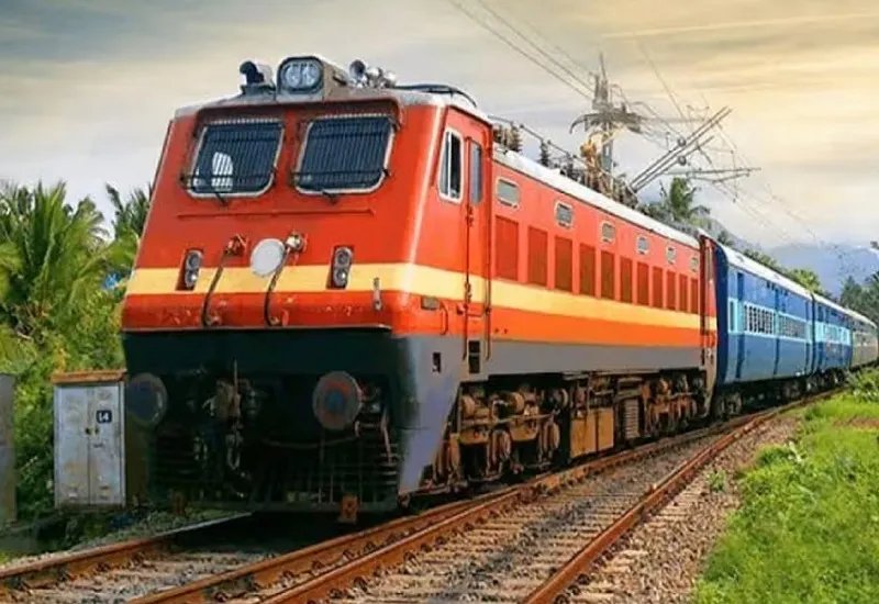 मुरादाबाद : उत्तरांचल संपर्क क्रांति एक्सप्रेस के निरस्त होने से यात्री परेशान