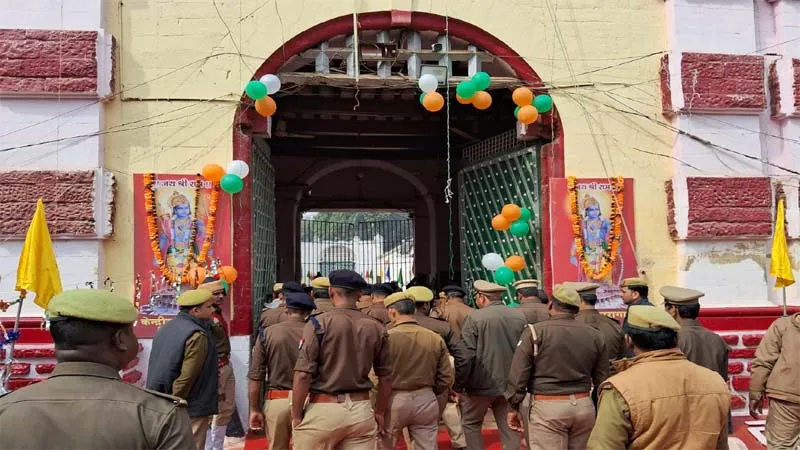 प्रयागराज: सेन्ट्रल जेल भी हुआ राममय, दीवारों पर लगा श्रीराम का पोस्टर, कैदी गदगद!
