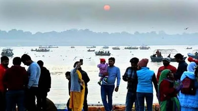 प्रयागराज: लोगों के सिर चढ़कर बोल रही नए साल-2024 की खुमारी, पहले दिन खचाखच भरे दिखाई दिए मंदिर-पार्क-होटल