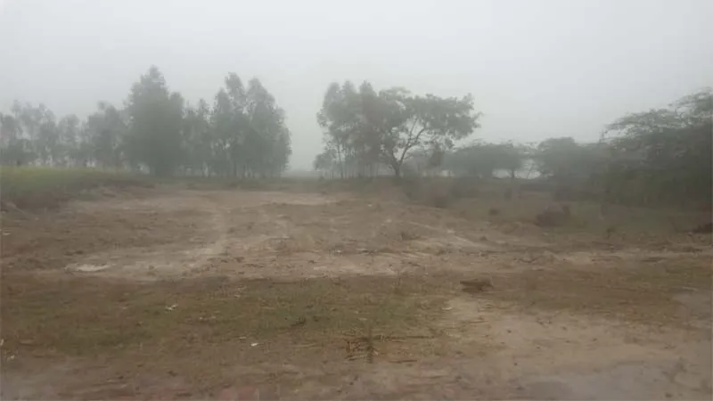 हरदोई: मनरेगा में खोदे गए तालाब पर ग्राम प्रधान का शिक्षक बेटा कर रहा जबरन कब्जा, मिट्टी डालकर जमीन को कर दिया समतल