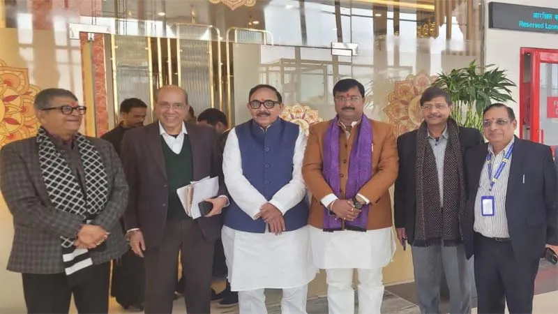 रामनगरी पहुंची पहली कमर्शियल फ्लाइट से अयोध्या पहुंचे नृपेंद्र मिश्र व महेंद्र पांडे, महार्षि वाल्मीकि एयरपोर्ट का नजारा देख...