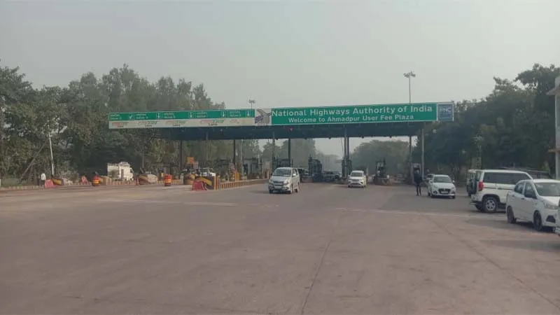 ...तो टोल देकर गुजरेंगी रामभक्तों की सवारियां, अहमदपुर टोल प्लाजा पर टैक्स में छूट होने का अभी तक नहीं आया आदेश