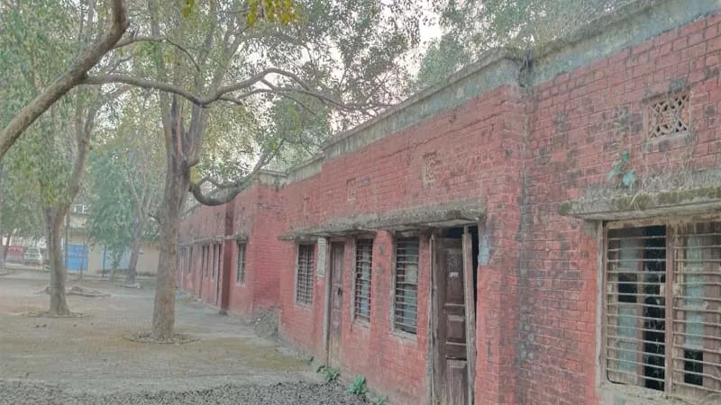 अमेठी: ब्लाक मुख्यालय के सरकारी आवास हो गए 'भुतहा'!, कर्मचारी यहां रहने में खाते हैं खौफ, ताला लगाकर भागे!, जानें मामला