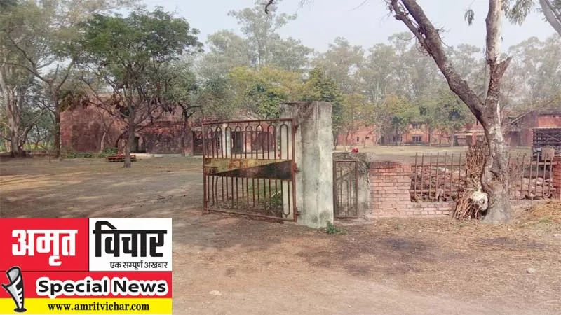 अमेठी: करोड़ों की लागत से बना आबकारी भवन खंडहर में हो गया तब्दील, इंदिरा गांधी के शासनकाल में हुआ था निर्माण 