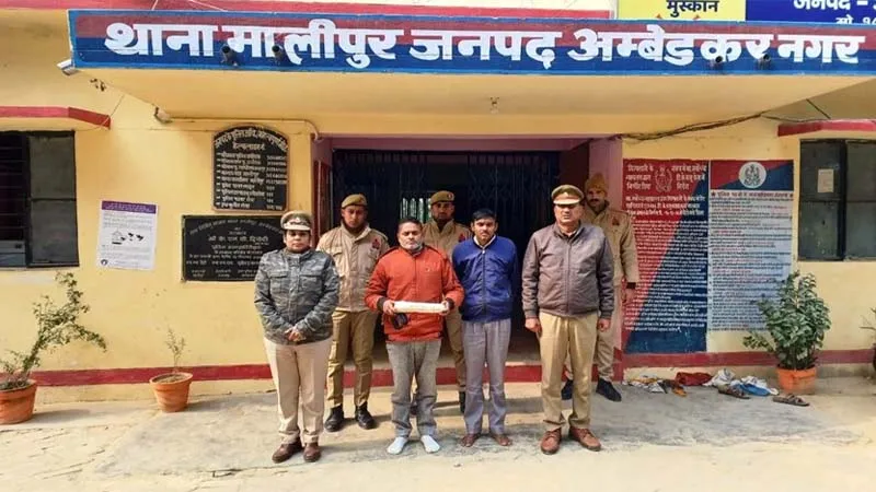 अंबेडकरनगर में पुलिस को मिली सफलता, शिक्षामित्र हत्याकांड में शामिल दोनों आरोपियों को किया गिरफ्तार