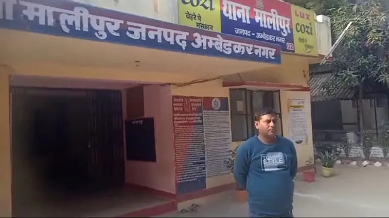 अंबेडकरनगर: एंटी करप्शन टीम ने लेखपाल को घूस लेते किया गिरफ्तार, किसान से मांगी थी चार हजार रुपए घूस 