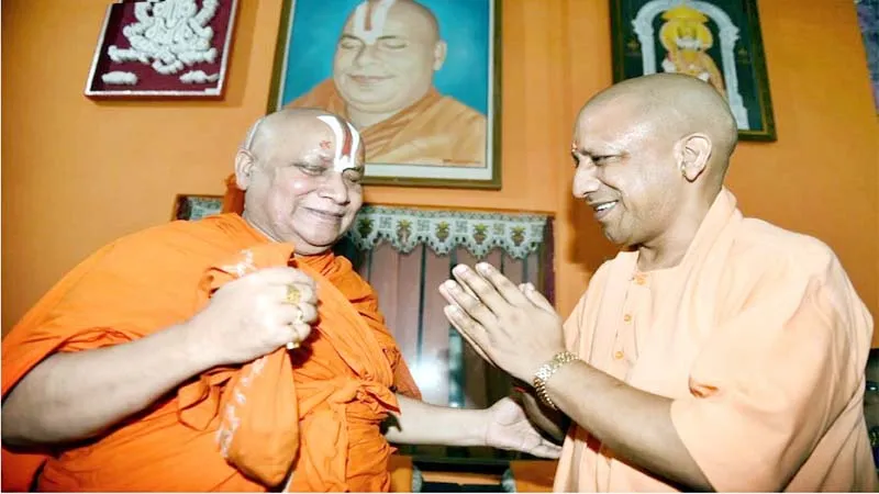 अयोध्या: 1008 कुंडीय हनुमत महायज्ञ में शामिल हुए सीएम योगी, तुलसी पीठाधीश्वर श्रीरामभद्राचार्य से की मुलाकात