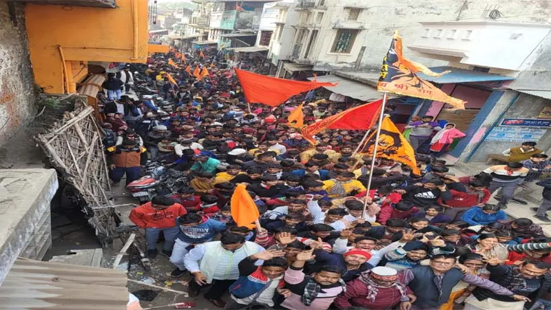 बहराइच: अक्षत कलश यात्रा में शामिल हुए हजारों लोग, गगनचुंबी नारों से गूंज उठा क्षेत्र 