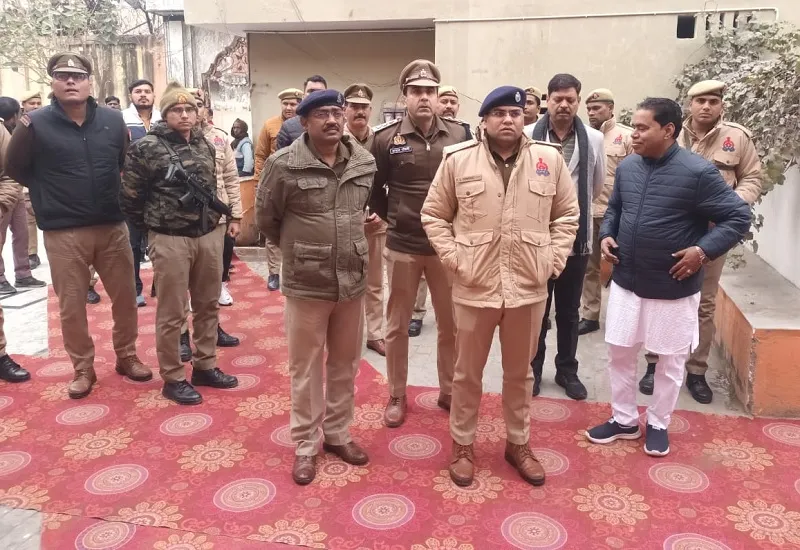 संभल में सुरक्षा के कड़े इंतजाम, एसपी ने किया भ्रमण