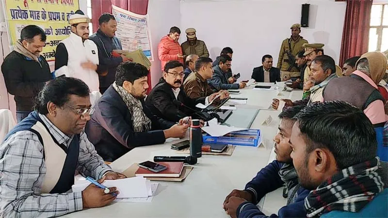 अंबेडकरनगर: मजाक बनकर रह गया संपूर्ण समाधान दिवस कार्यक्रम!, 359 शिकायतों में हो पाया मात्र 21 का निस्तारण