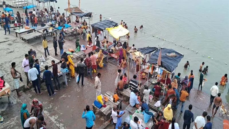 रायबरेली: मकर संक्रांति पर तटों पर उमड़ी आस्था, लाखों लोगों ने लगाई मां गंगा में डुबकी, खगोलीय घटना की भी दिखी धूम