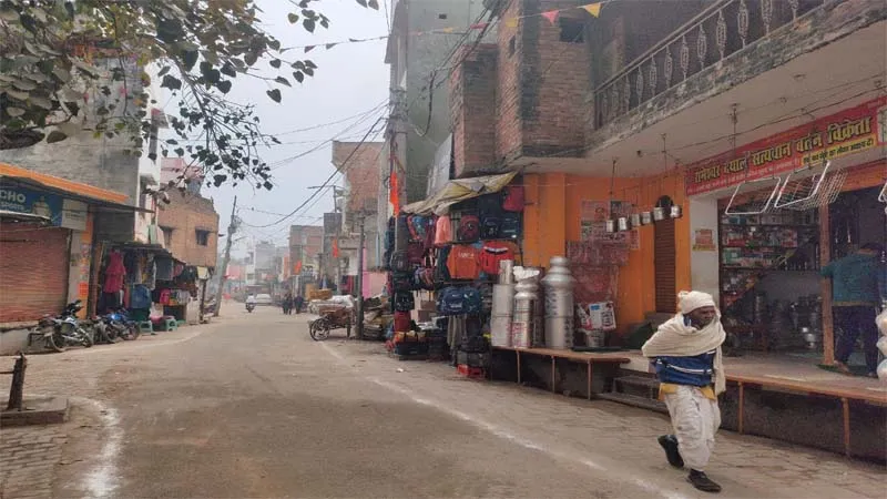 हरदोई: डीएम के सख्त निर्देशों के बाद भी नही माने व्यापारी, गणतंत्र दिवस पर खोल दीं दुकानें, लोग बोले- ऐसे लोगों पर शर्म है!