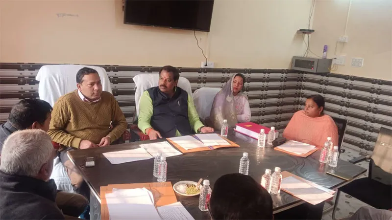 गोंडा: नगर पंचायत धानेपुर में 10 करोड़ से होंगे 31 विकास कार्य, चौराहों पर लगेंगे CCTV कैमरे