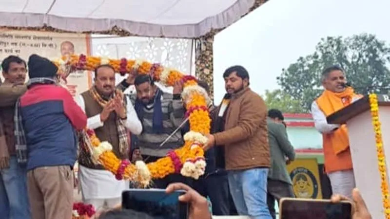गांधी परिवार ने अमेठी-रायबरेली की जनता को धोखा देने का किया काम: दिनेश प्रताप सिंह