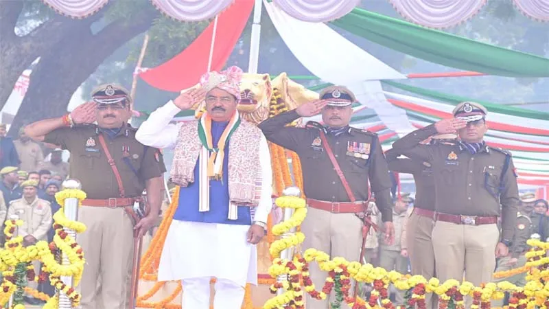 प्रयागराज: 75वें गणतंत्र दिवस पर पुलिस लाइन पहुंचे डिप्टी सीएम, किया ध्वजारोहण, गाया राष्ट्रगान