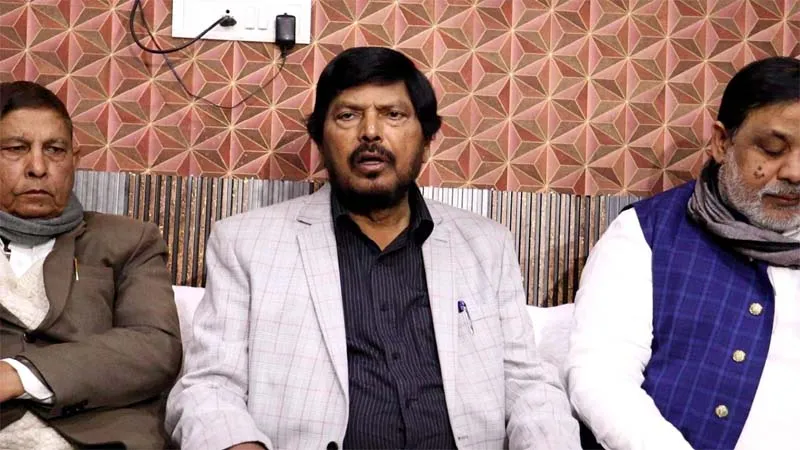 VIDEO: केंद्रीय मंत्री रामदास आठवले का Mayawati को ऑफर, RPI का राष्ट्रीय अध्यक्ष बनाने को भी तैयार