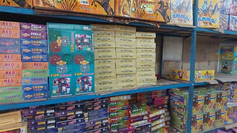 सीतापुर: प्राण प्रतिष्ठा को लेकर लोगों में देखा जा रहा गजब का उत्साह, दिवाली के बाद फिर बढ़ी आतिशबाजी की डिमांड