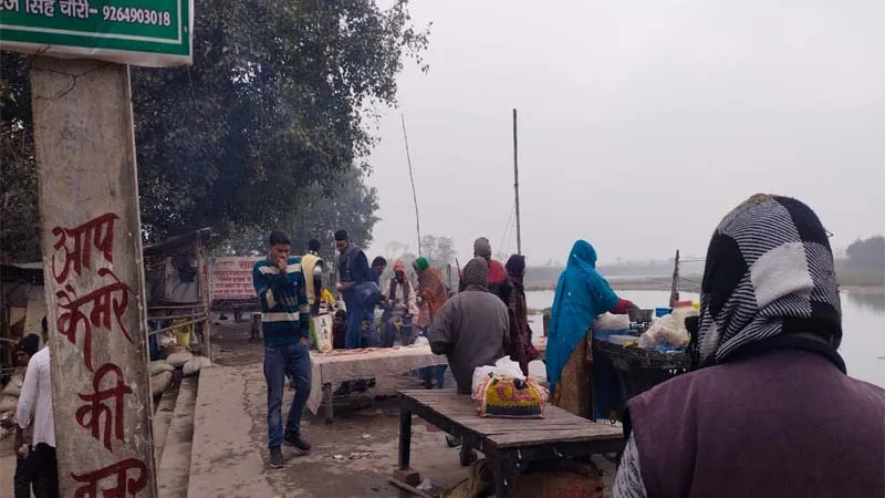गोंडा: मकर संक्रांति पर श्रद्धालुओं ने मां सरयू में लगायी आस्था की डुबकी